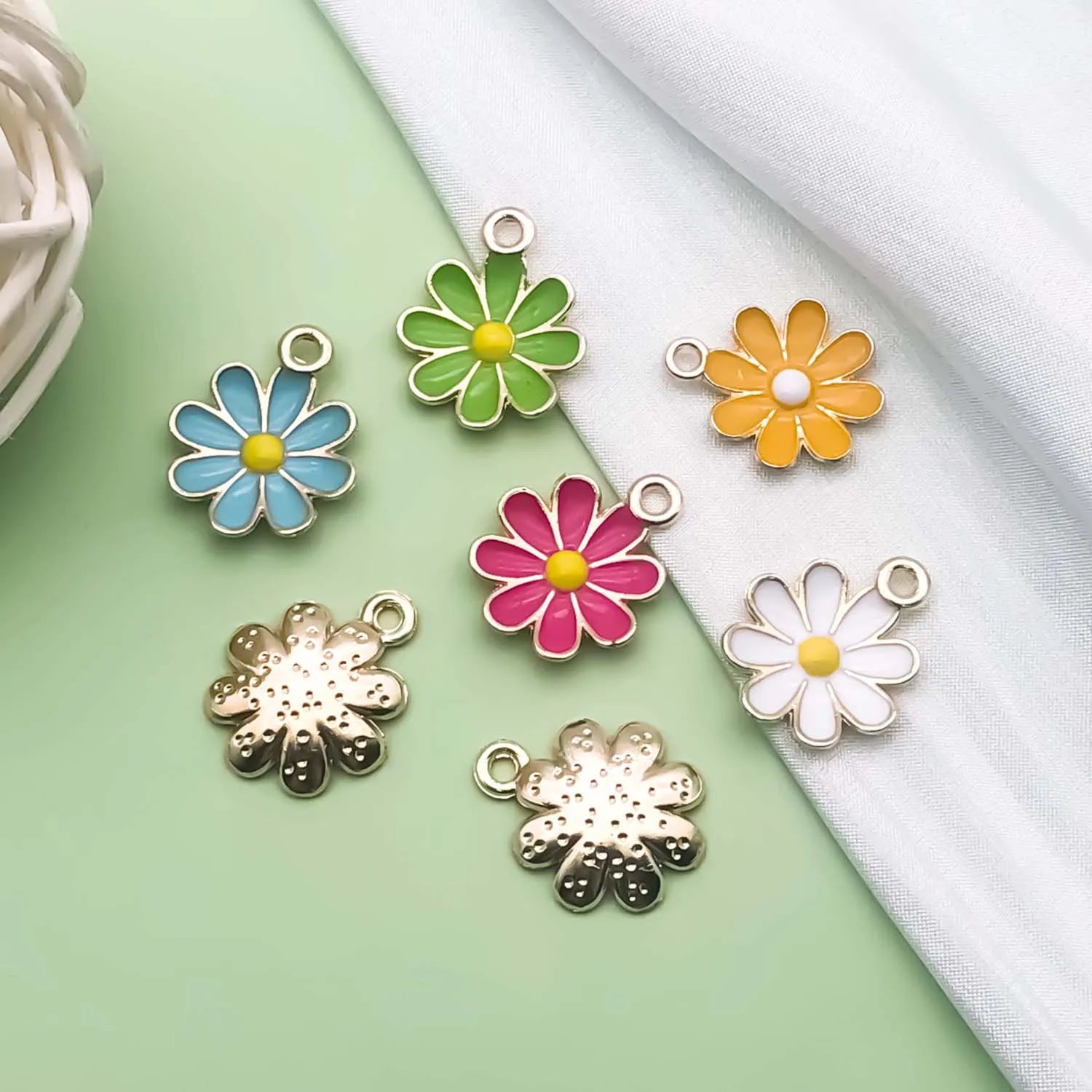 Enamel Flower Charms Alloy Small Daisy Design Pendants For DIY Bracelet Necklace Jewelry Making Accessories